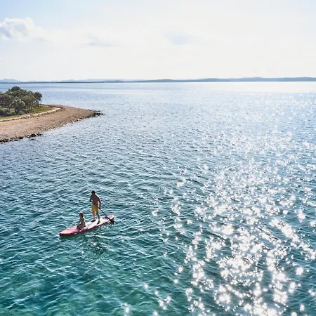 팔켄스타이너 패밀리 디아도라 돈제페트레케인