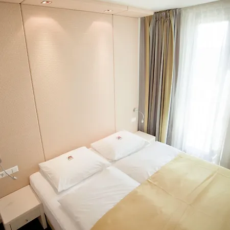 酒店 法肯斯特尼狄亚多拉家庭酒店 佩特坎内