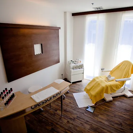 法肯斯特尼狄亚多拉家庭酒店 酒店 5*