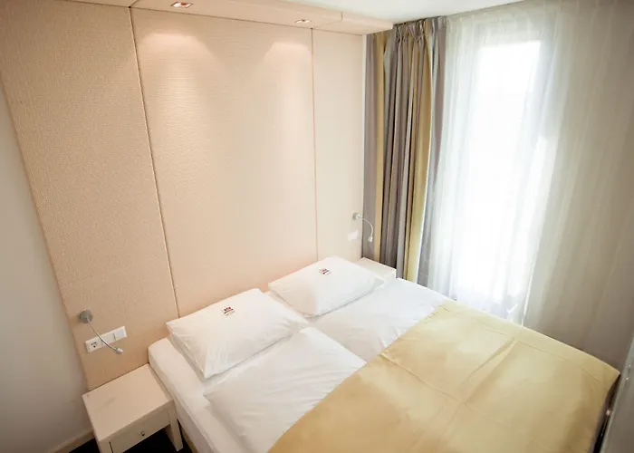 酒店 法肯斯特尼狄亚多拉家庭酒店 佩特坎内