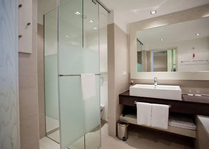 法肯斯特尼狄亚多拉家庭酒店 酒店 佩特坎内