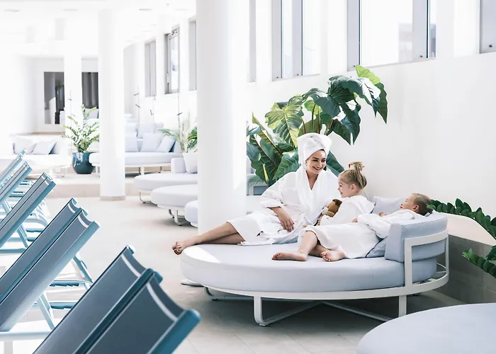 法肯斯特尼狄亚多拉家庭酒店 酒店 佩特坎内