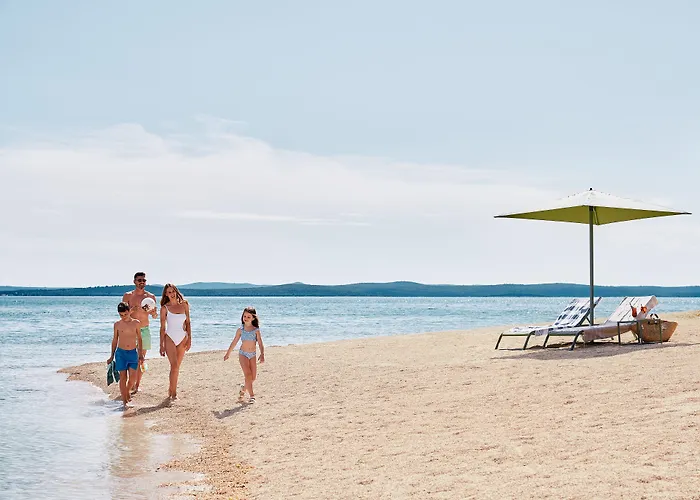 法肯斯特尼狄亚多拉家庭酒店 5* 佩特坎内
